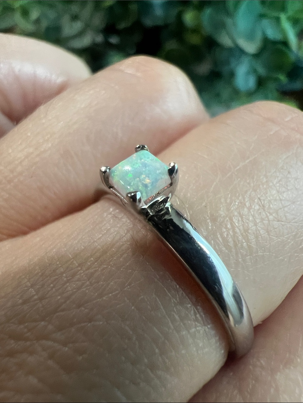 Sterling Silver Opal Solitaire Ring - White/Green Flash